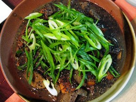 W黒胡麻で真っ黒もつ煮