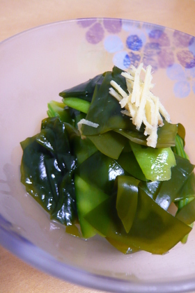 絹さやとワカメのさっと煮