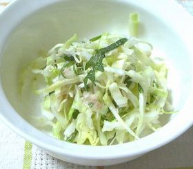 キャベツとツナと大葉のレモン風味サラダ