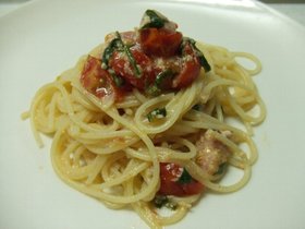 マンマのトマトとベーコンのパスタ