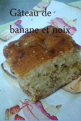 バナナキャラメルソースと胡桃のケーキ