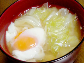 トロトロ卵とキャベツのお味噌汁