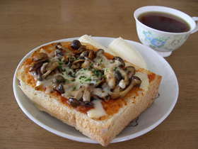 しめじチーズトースト