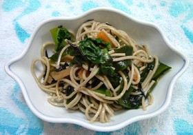 簡単おいしいそばサラダ