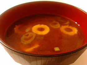 おかずになる？？　ちくわの味噌汁