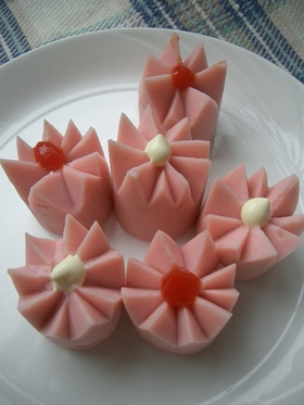 お弁当に❤魚肉ソーセージdeお花