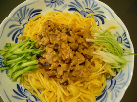 暑さに負けない！ジャージャー麺★