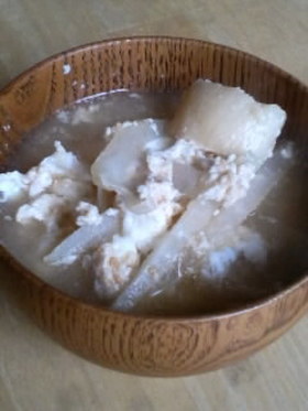 卵白のふわ麩わ大根みそ汁。