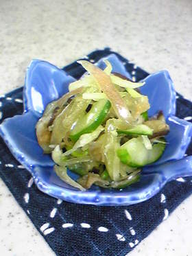 昆布茶で簡単♪揉んだら浅漬け