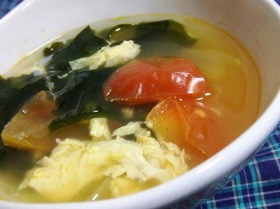 トマトとわかめのたまごスープ