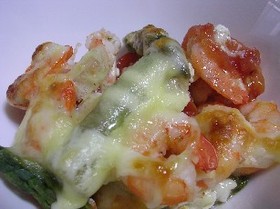 海老とアスパラのトマトチーズ焼き