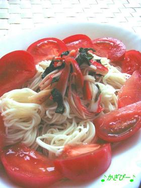 大葉にんにく風味♪カニトマトそうめん