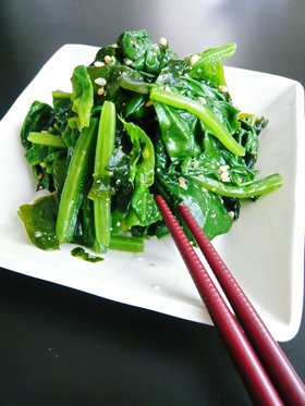 ○ほうれん草とわかめの胡麻和え○