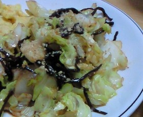 キャベツとしそ昆布の炒め物