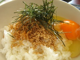 卵ごはん＋ちりめん山椒＝激ウマ♪