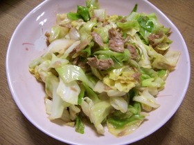 キャベツとシーチキンの炒め物☆