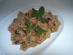 残ったお赤飯で炒飯☆