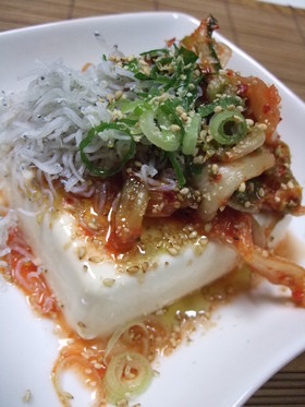 キムチとじゃこの冷奴✿ごまの風味♪