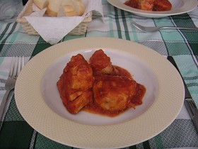 スペイン家庭料理　カツオのトマト煮
