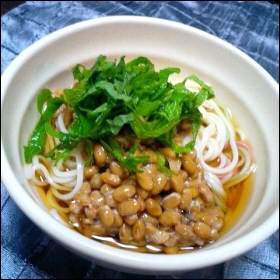 大葉でさっぱり♪納豆そうめん