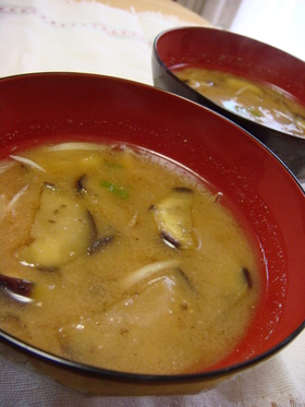 そのひと手間が愛情♡茄子のお味噌汁