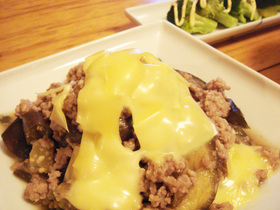 なす豚ミンチ炒め。onとっろとろチーズ♥