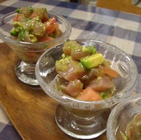 まぐろとアボカドのバジルソースあえ