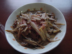 ごぼうとトマトの温サラダ