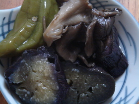 ひんやりおいしい☆ナスとマイタケの煮物