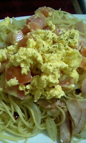 ふわふわたまごとトマトのパスタ