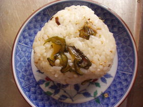きゅうりの佃煮＆白ゴマおにぎり
