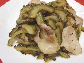 蜂蜜レモン漬けゴーヤと豚肉の炒め物