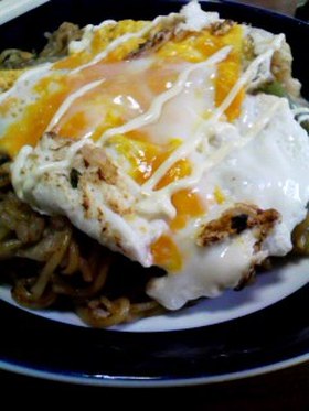 焼きそばにご飯？？