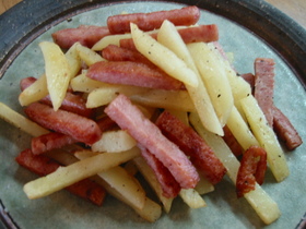 ビールがすすむ～♡スパムじゃが