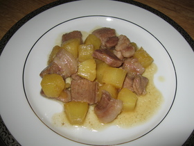 ベトナムの豚肉とパイナップルの煮物