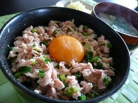 超簡単朝ごはん★ツナ卵丼（卵かけご飯）