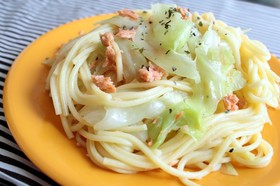 鮭フレークとキャベツのパスタ