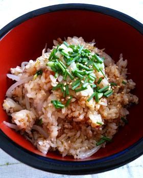 豚挽き肉ともやしの炊き込みチョットピリ辛