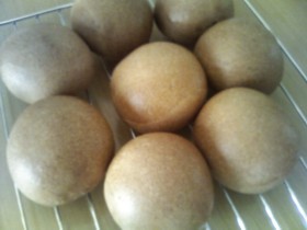 全粒粉の丸パン