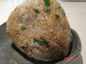 ゴマと大葉のおにぎり☆ゆず風味