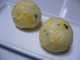 カレーマヨたまおにぎり。