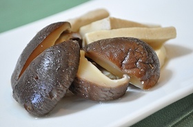 干しシイタケとこうや豆腐の含め煮