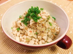 チーズでとろ～★納豆チャーハン天かすのせ