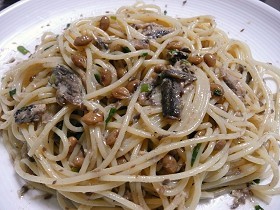 納豆とオイルサーディンのパスタ