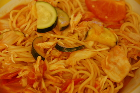 蟹とズッキーニのトマトクリームパスタ