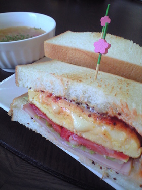 とろふわ♪チーズオムレツホットサンド