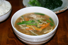 寒い季節に野菜たっぷり豚汁