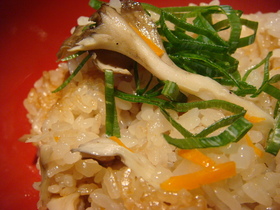 秋の味覚　まいたけご飯。
