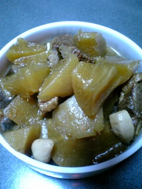 ダイコンと牛バラのにんにく醤油煮。