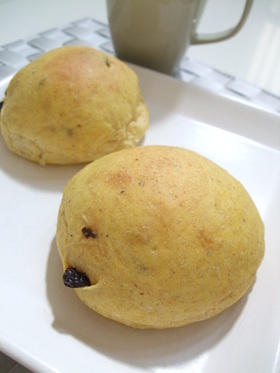 ふわふわパンプキンレーズンぱん